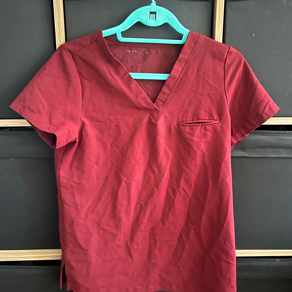 Mandala scrub top, one pocket, in Maroon, size XS